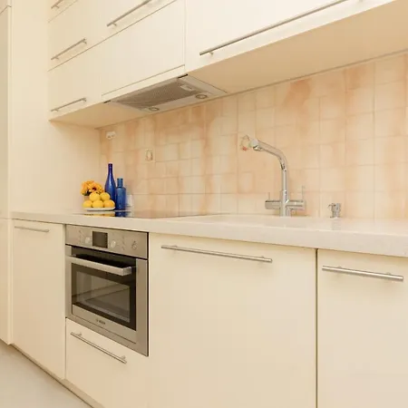 Center Zurawia By Renters דירה *