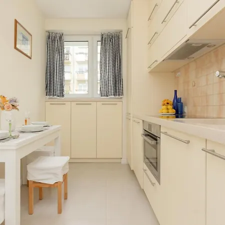 Center Zurawia By Renters *