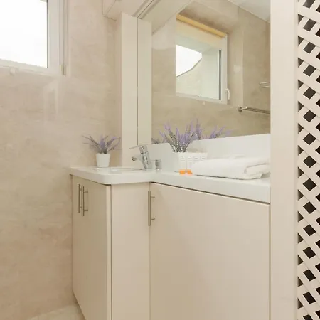 Center Zurawia By Renters דירה