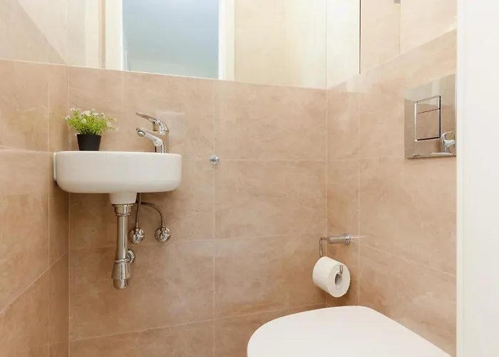 Center Zurawia By Renters Apartman *