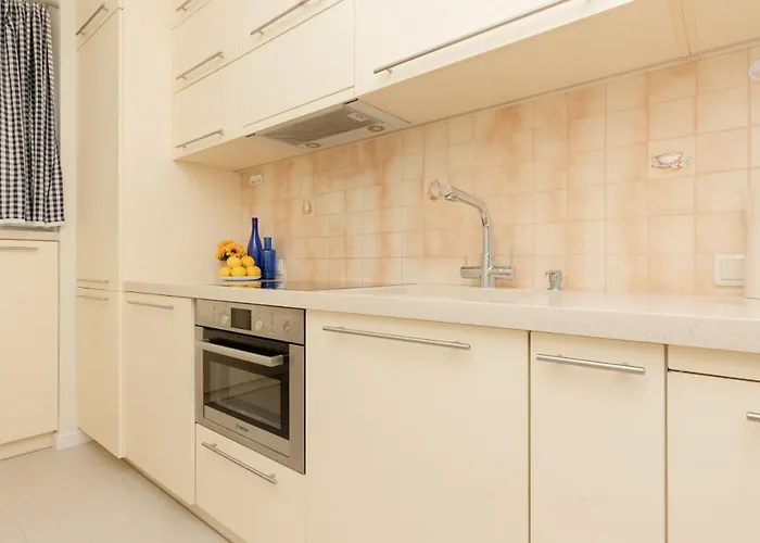 Center Zurawia By Renters Apartman *