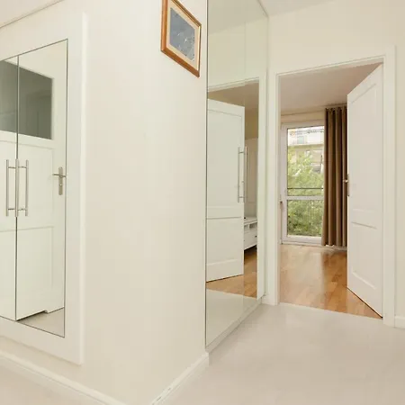 Apartament Center żurawia By Renters *